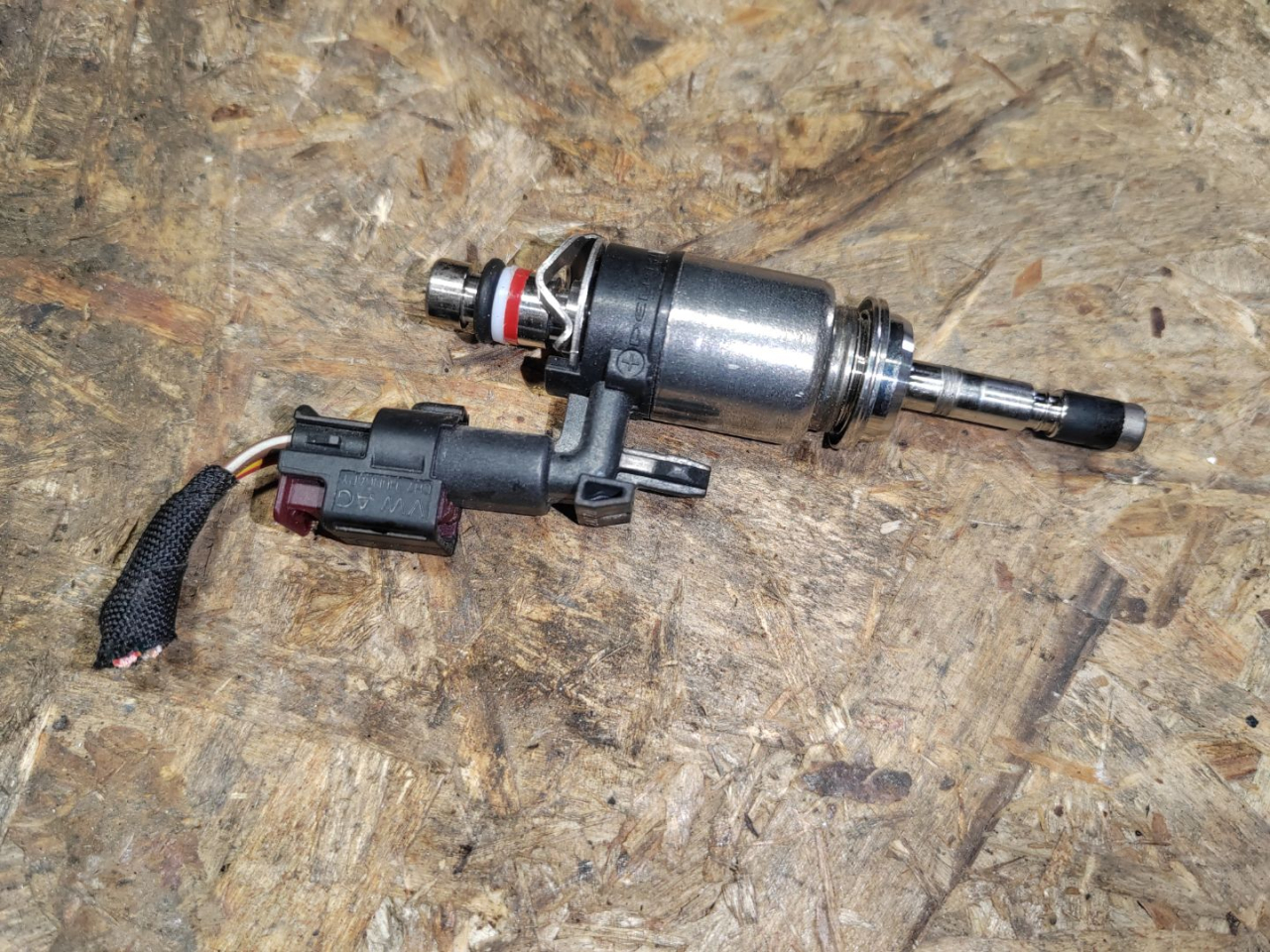 форсунка Skoda Karoq 1 поколение 2019, 1.5 л., бензин, 05E906036F - фото №1