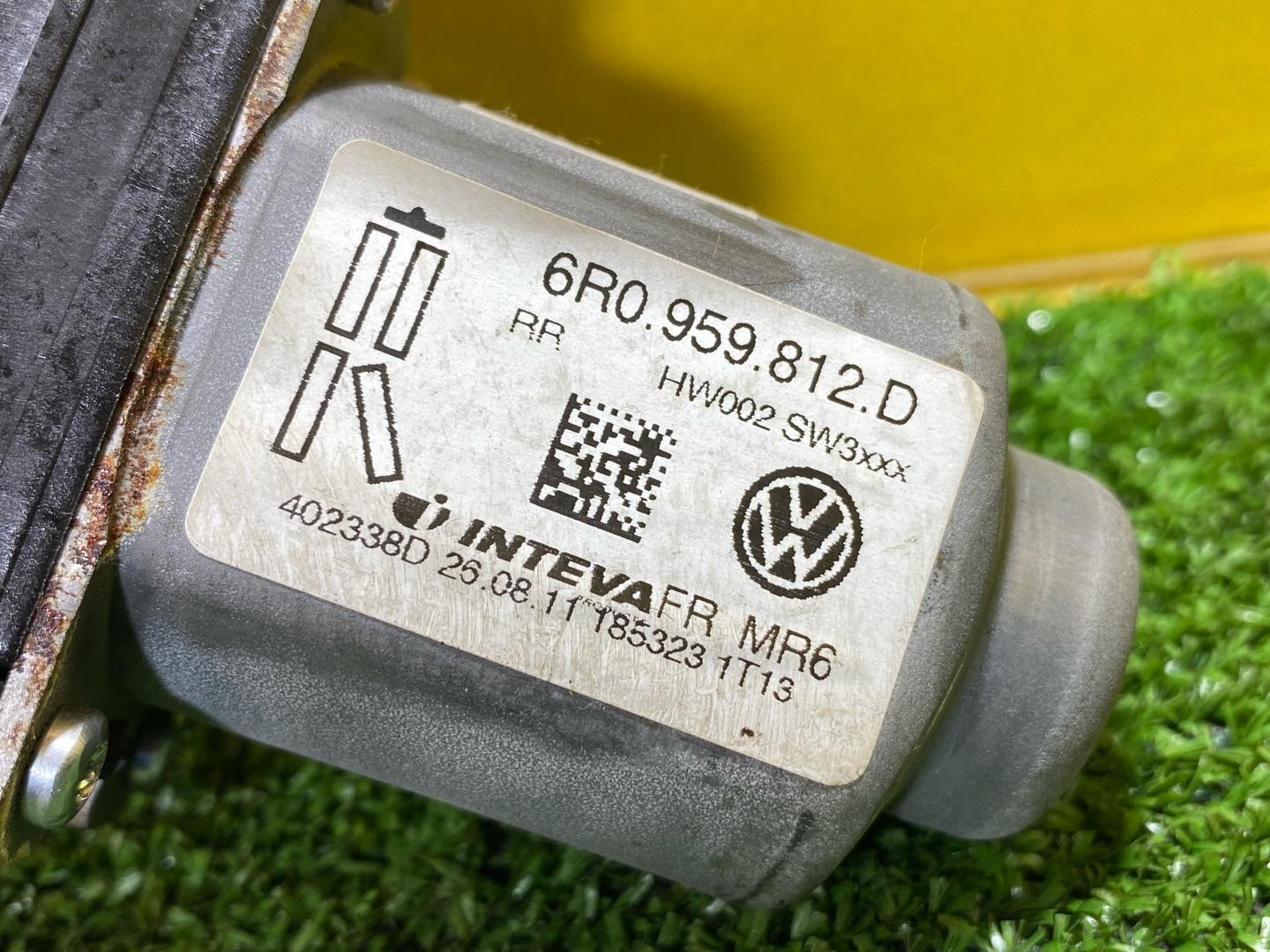 моторчик стеклоподъемника задний правый Volkswagen Amarok 1 поколение 2H 2012, 2.0 л., дизель, 6R0959812D - фото №7
