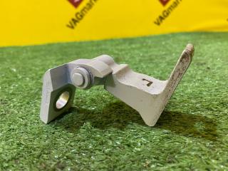 петля двери Volkswagen T-Roc 1 поколение 2022, 2.0 л., бензин, 8X0831403E