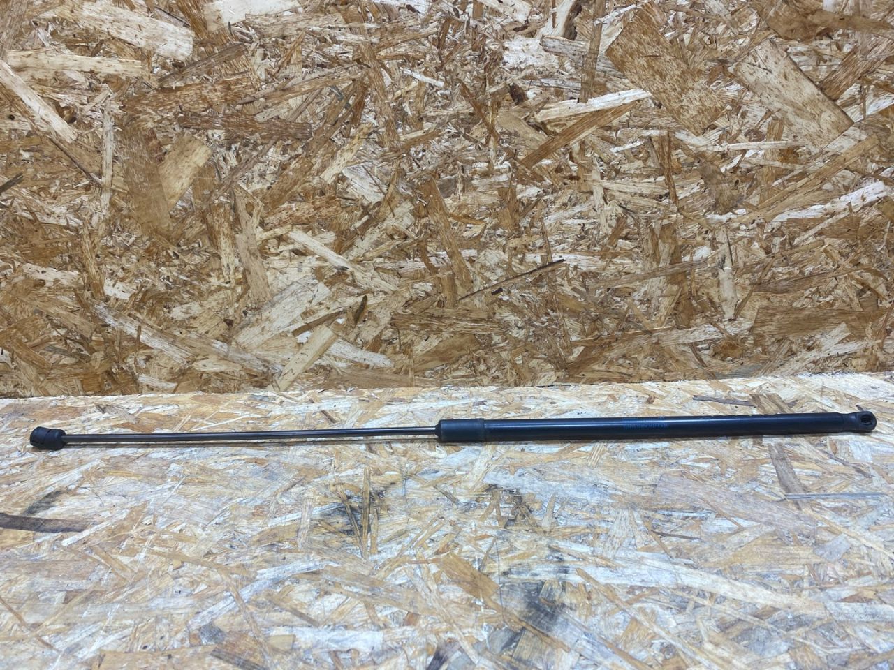 амортизатор капота Volkswagen Golf Alltrack 7 поколение 2017, 1.8 л., бензин, 5G0823359A01S - фото №1