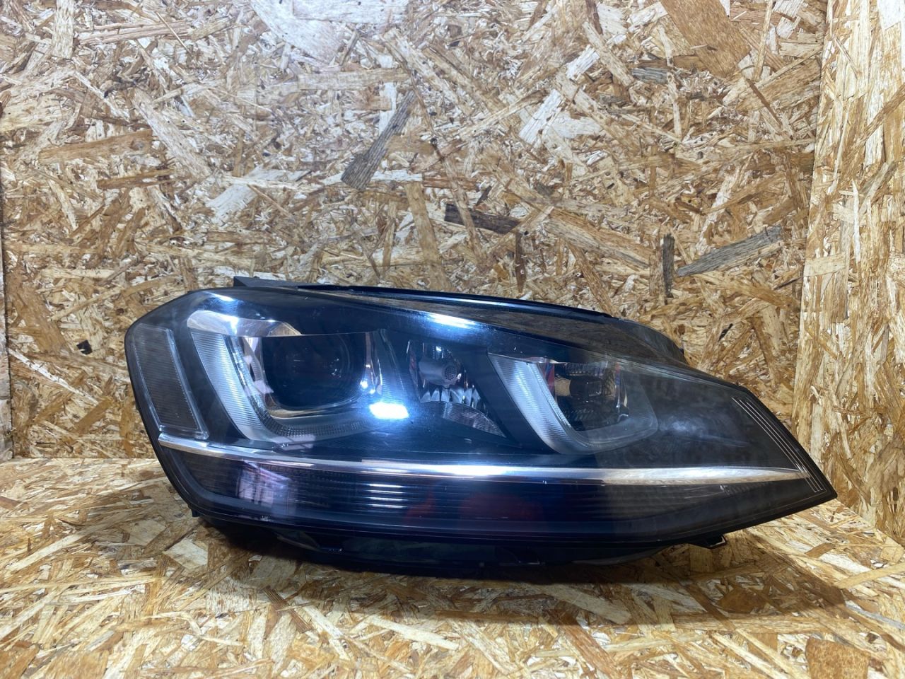 фара правая Volkswagen Golf Alltrack 7 поколение 2017, 1.8 л., бензин, 5G2941752, 5G2941754 - фото №1