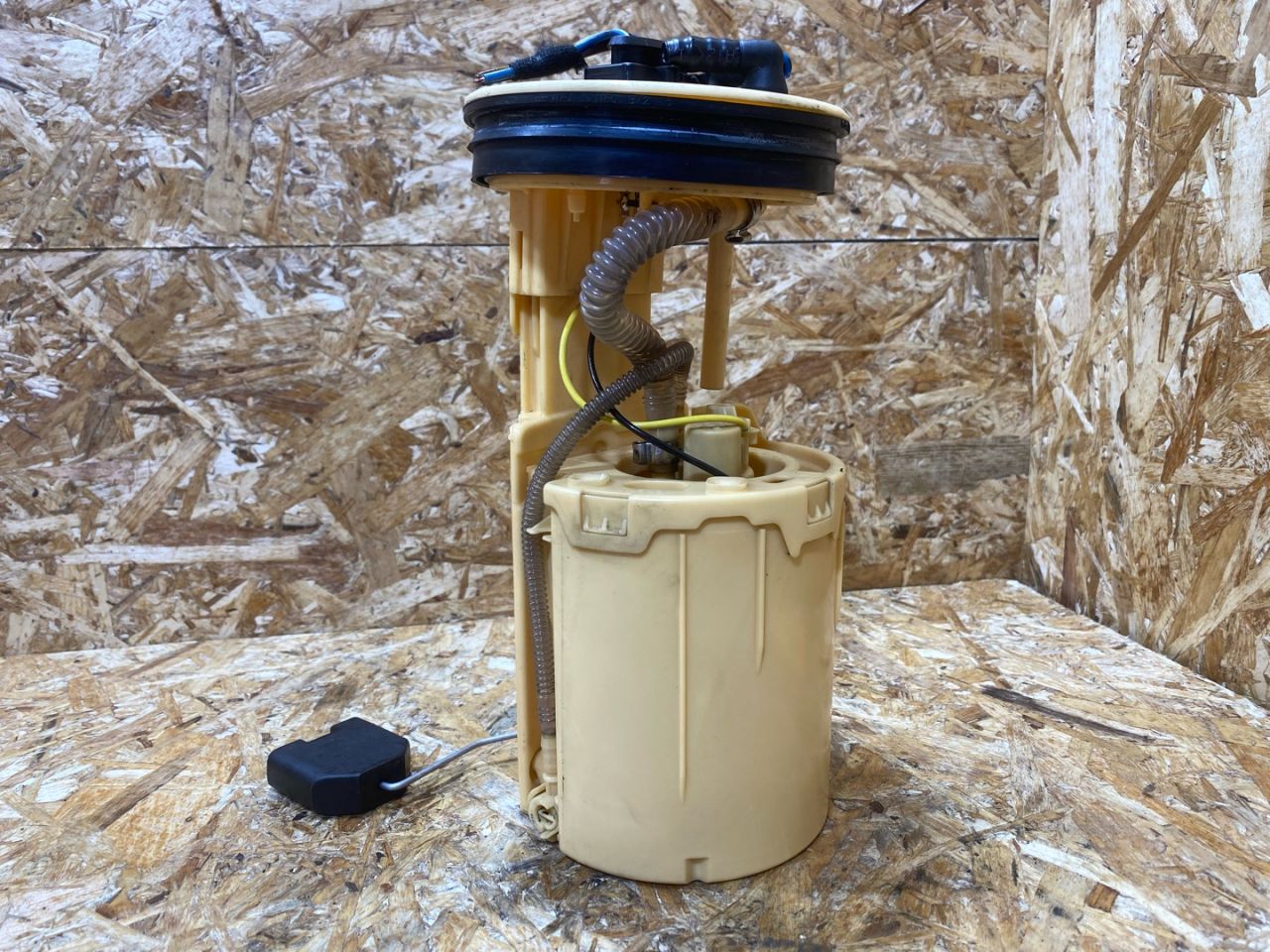 насос топливный Volkswagen Transporter T6 2018, 2.0 л., дизель, 7E0919050B - фото №1