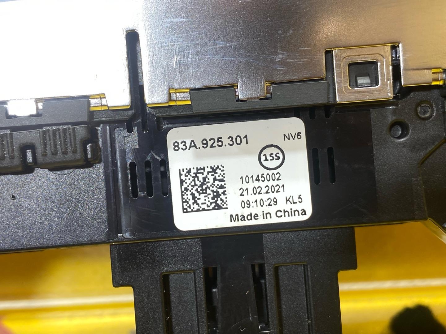 кнопка (выключатель) Audi Q3 F3 2021, 2.0 л., бензин, 83A925301 - фото №9