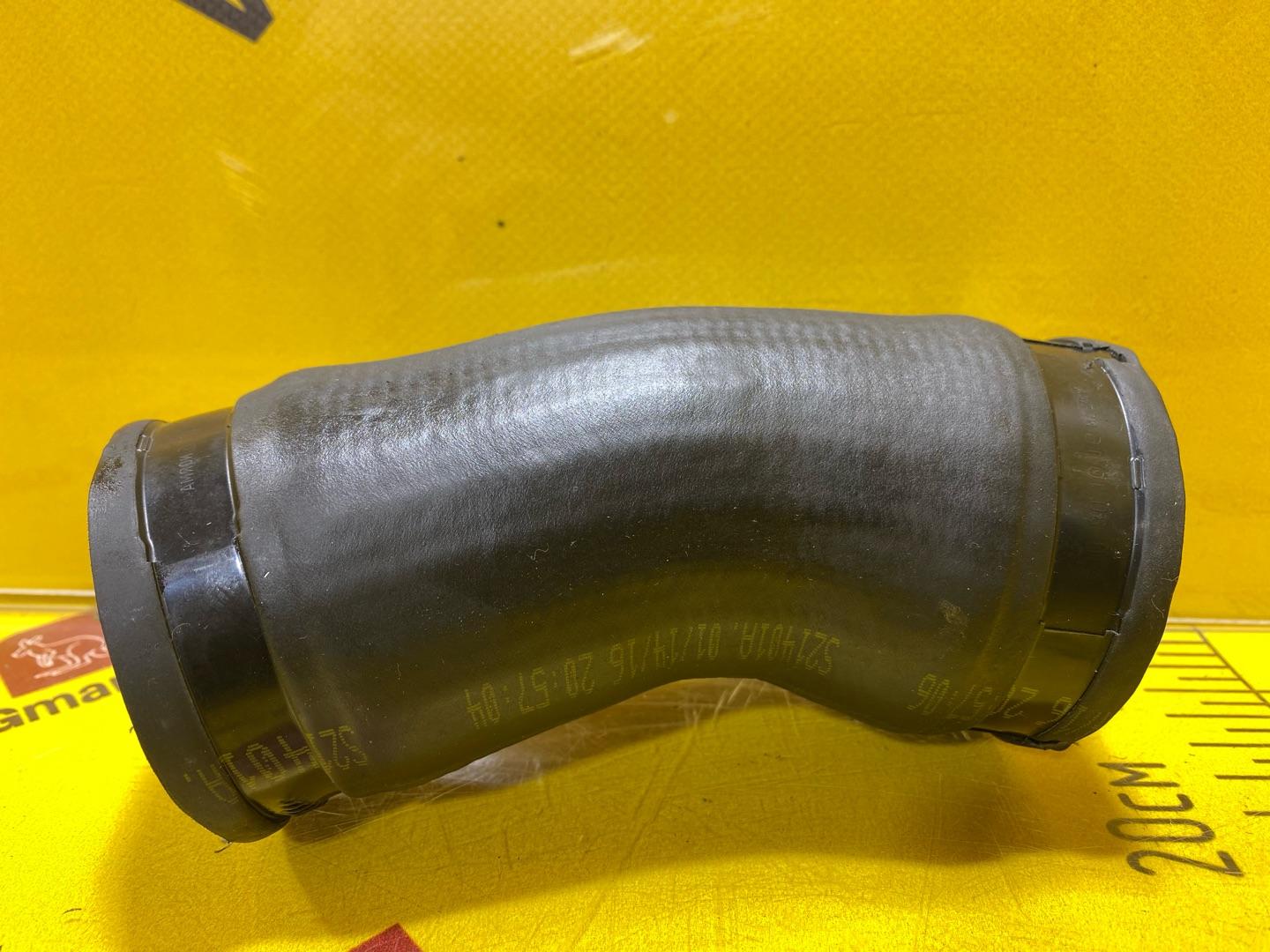 патрубок интеркулера Skoda Octavia 3 поколение (A7) 2016, 1.8 л., бензин, 5Q0145792E