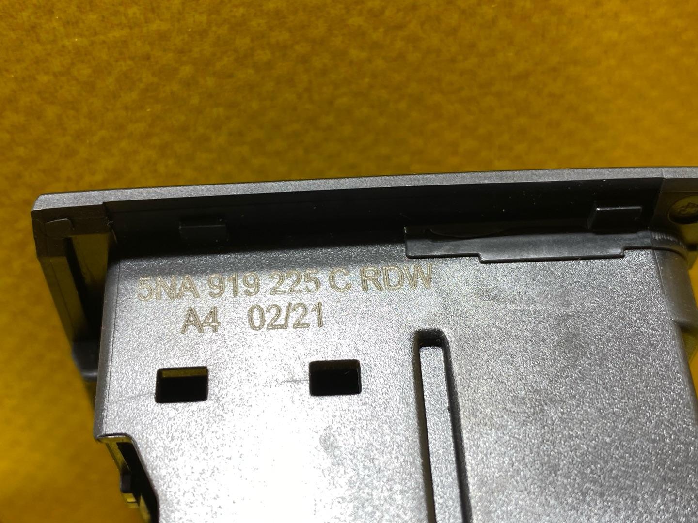 кнопка аварийной сигнализации Volkswagen Tiguan 2 поколение 2020, 2.0 л., бензин, 5NA953509A, 5NA919225C - фото №5