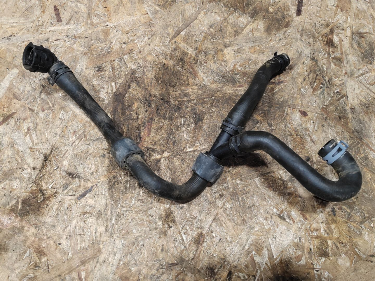 патрубок (трубопровод, шланг) Skoda Karoq 1 поколение 2019, 1.5 л., бензин, 5Q0122051EP - фото №1