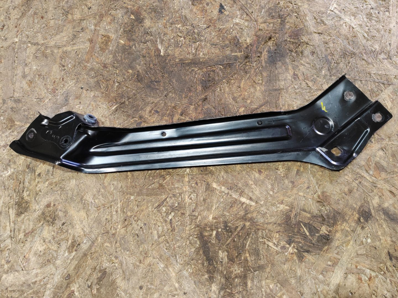 крепление фары правой Skoda Karoq 1 поколение 2019, 1.5 л., бензин, 57A806930A - фото №1