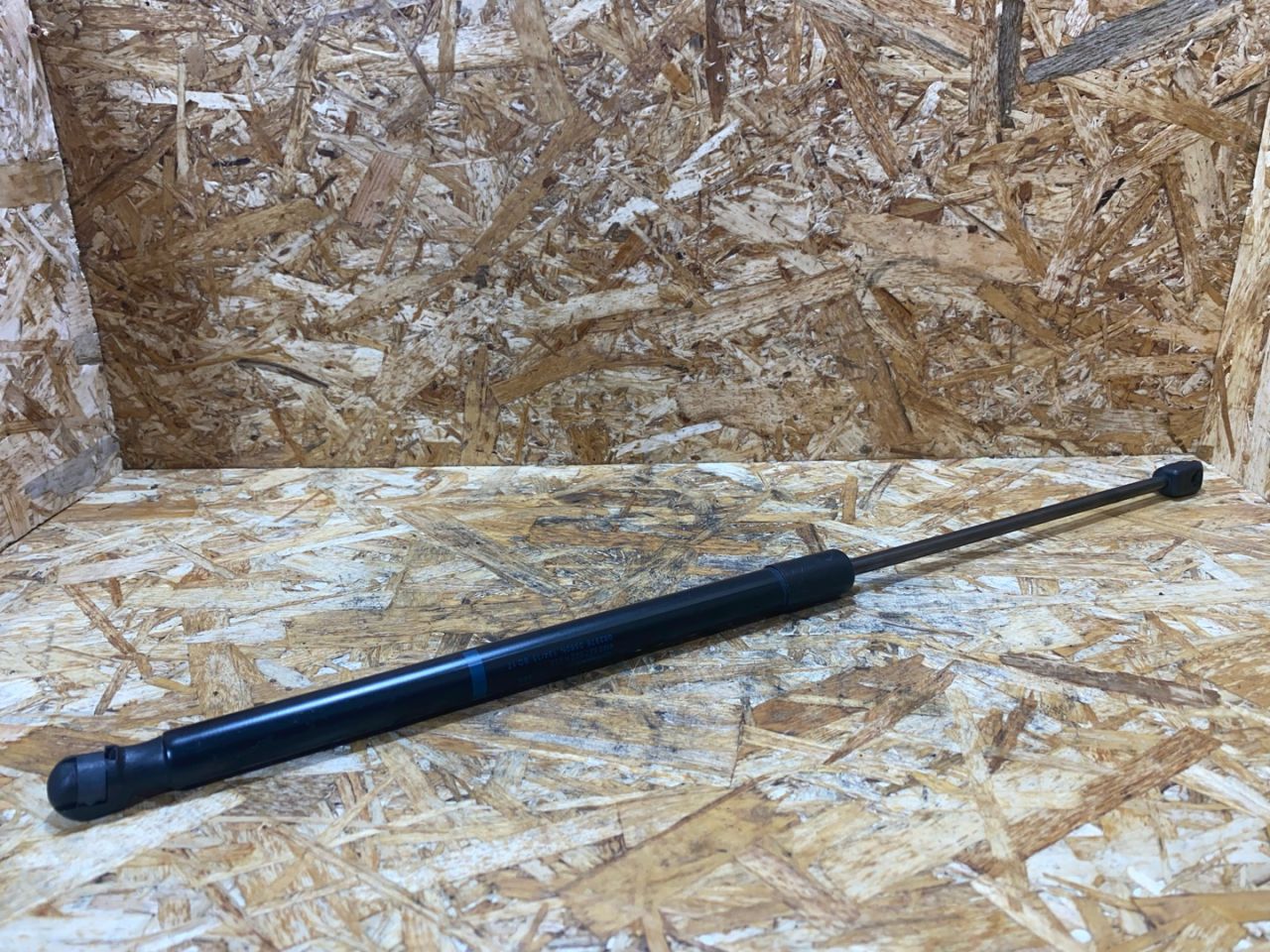 амортизатор крышки багажника (3-5 двери) Audi Q7 4M 2016, 3.0 л., дизель, 4M0827552A - фото №1