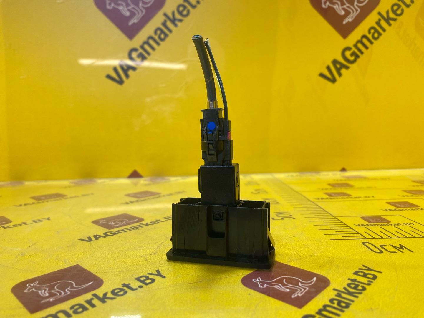 разъем AUX / USB Volkswagen Caddy 4 поколение 2018, 2.0 л., дизель, 3G0035222C - фото №8