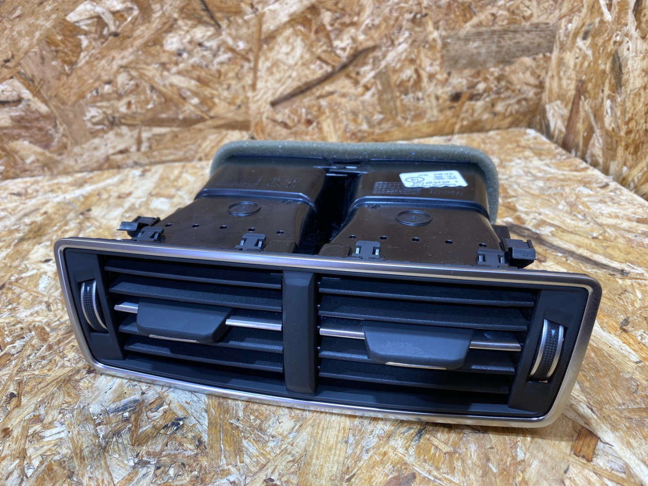 дефлектор обдува салона Audi Q7 4M 2016, 3.0 л., дизель, 4M0819203C - фото №1