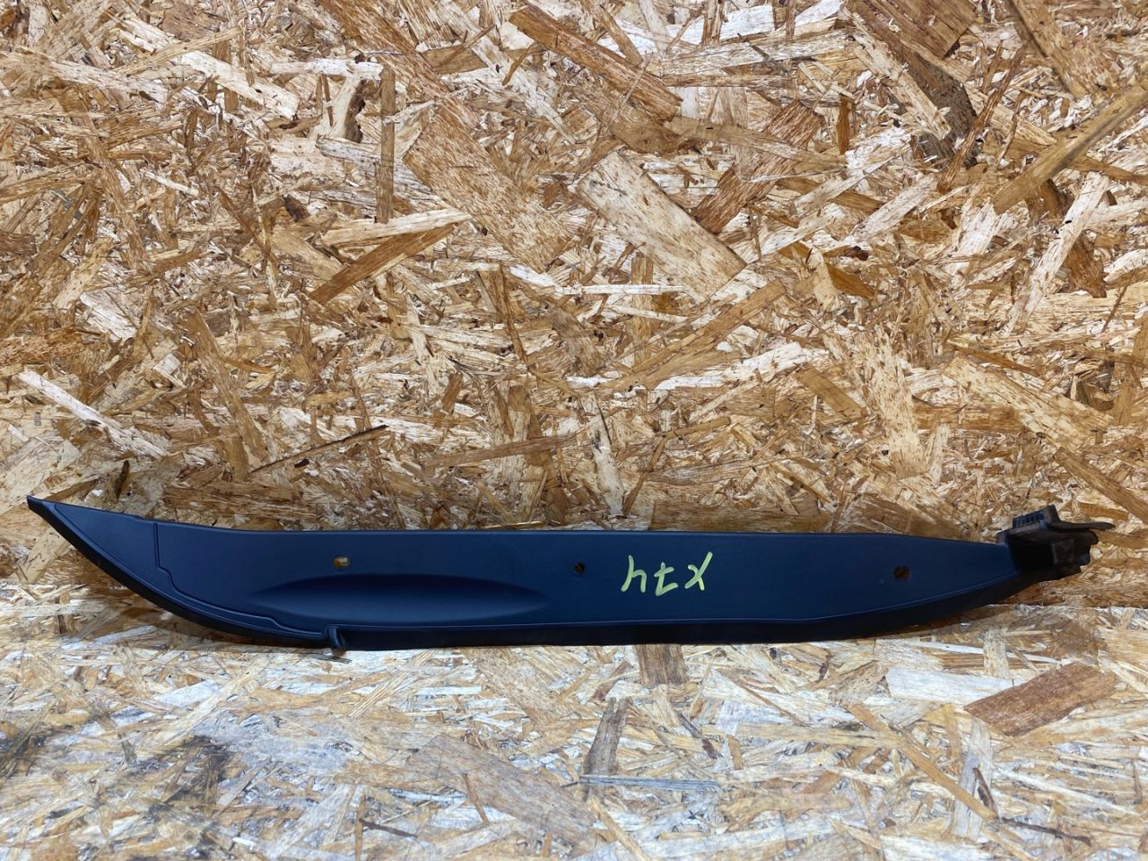 пыльник переднего крыла Porsche Macan 1 поколение 2016, 3.0 л., дизель, 95B854777B - фото №1