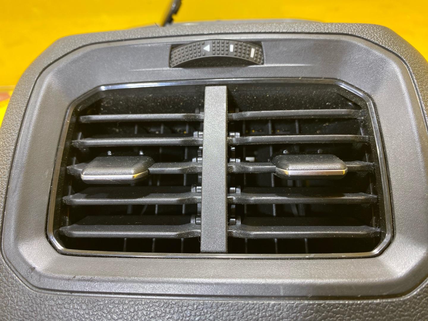 дефлектор обдува салона Volkswagen Tiguan 2 поколение 2020, 2.0 л., бензин, 5NN864298L - фото №3