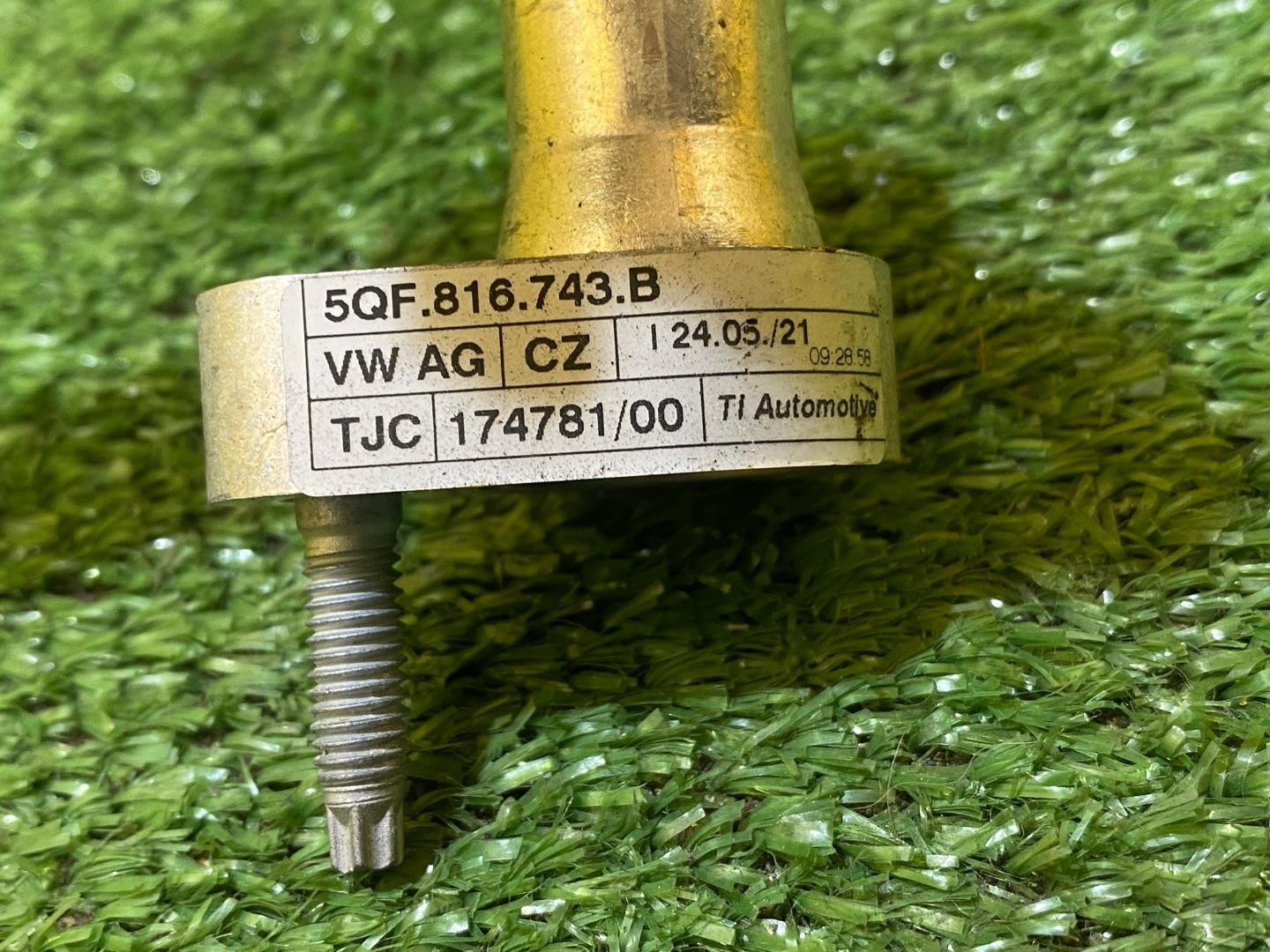 трубка кондиционера Audi Q3 F3 2021, 2.0 л., бензин, 5QF816743B - фото №7