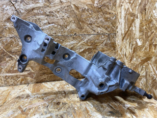 кронштейн генератора Volkswagen Passat B8 2016, 2.0 л., дизель, 04L903143B