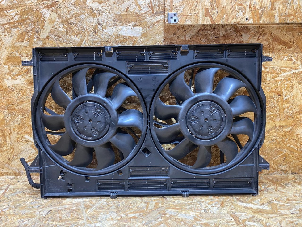 диффузор вентилятора Audi Q5 FY 2018, 2.0 л., дизель, 80A121207A - фото №1