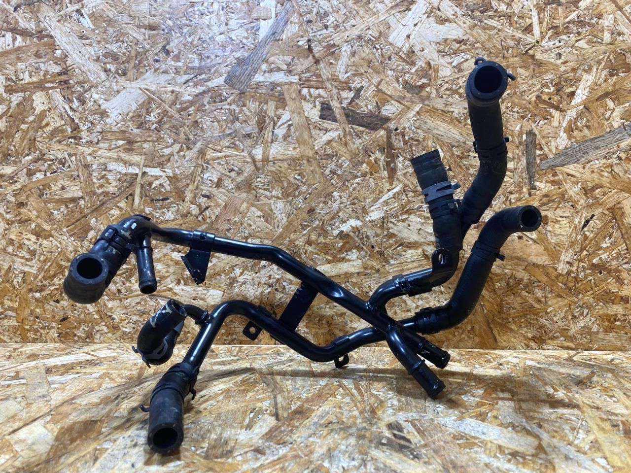 трубка охлаждающей жидкости Audi Q5 FY 2018, 2.0 л., дизель, 04L122157CC - фото №1