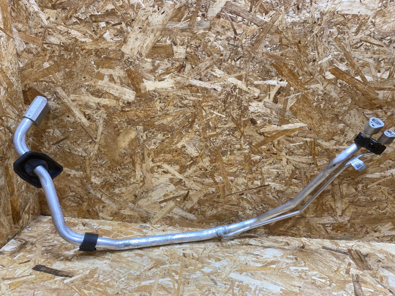 трубка кондиционера Audi A4 B9 2016, 2.0 л., бензин, 8W0816738P - фото №1