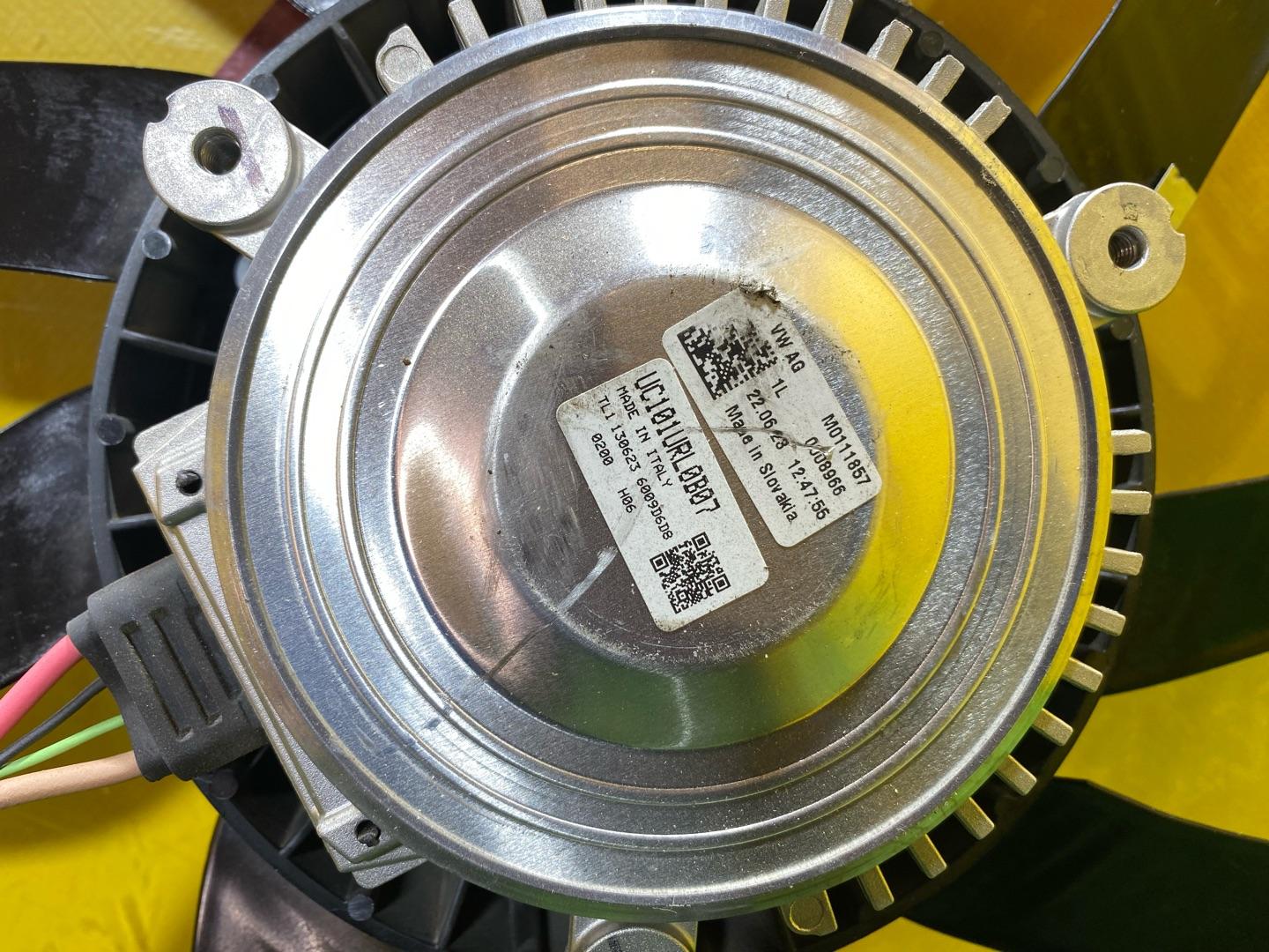 вентилятор радиатора Audi Q3 F3 2023, 2.0 л., бензин, 5Q0121203DE - фото №3