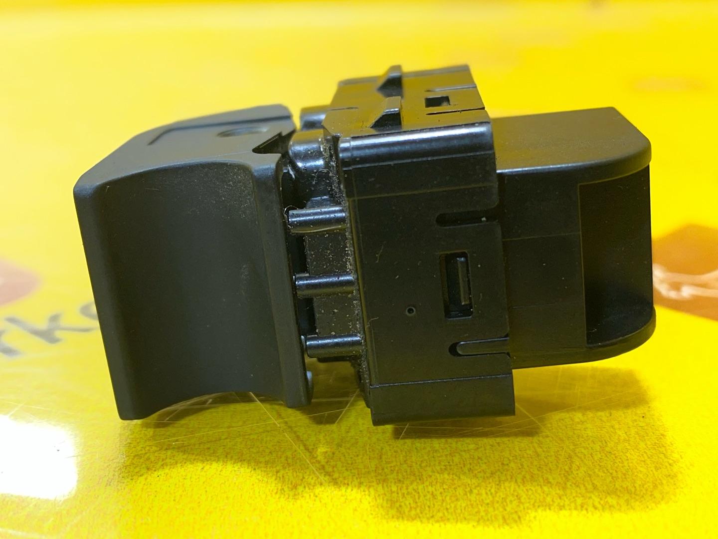 кнопка открытия багажника Audi Q3 F3 2021, 2.0 л., бензин, 83A959831 - фото №5