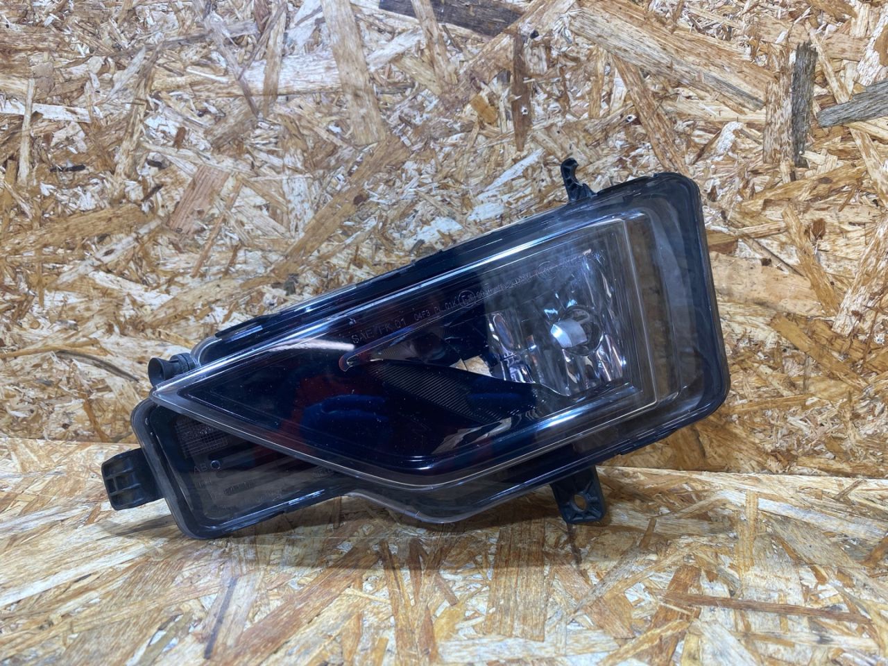 фара противотуманная левая Volkswagen Golf Alltrack 7 поколение 2017, 1.8 л., бензин, 510941661D - фото №1
