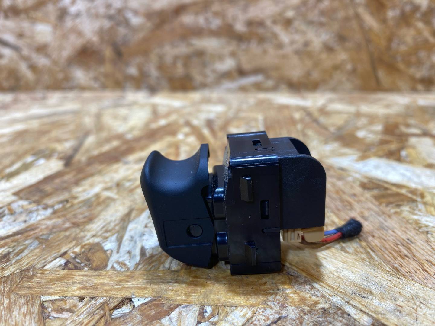 кнопка стеклоподъемника Audi A3 8V 2015, 1.4 л., бензин, 8V0959855 - фото №4