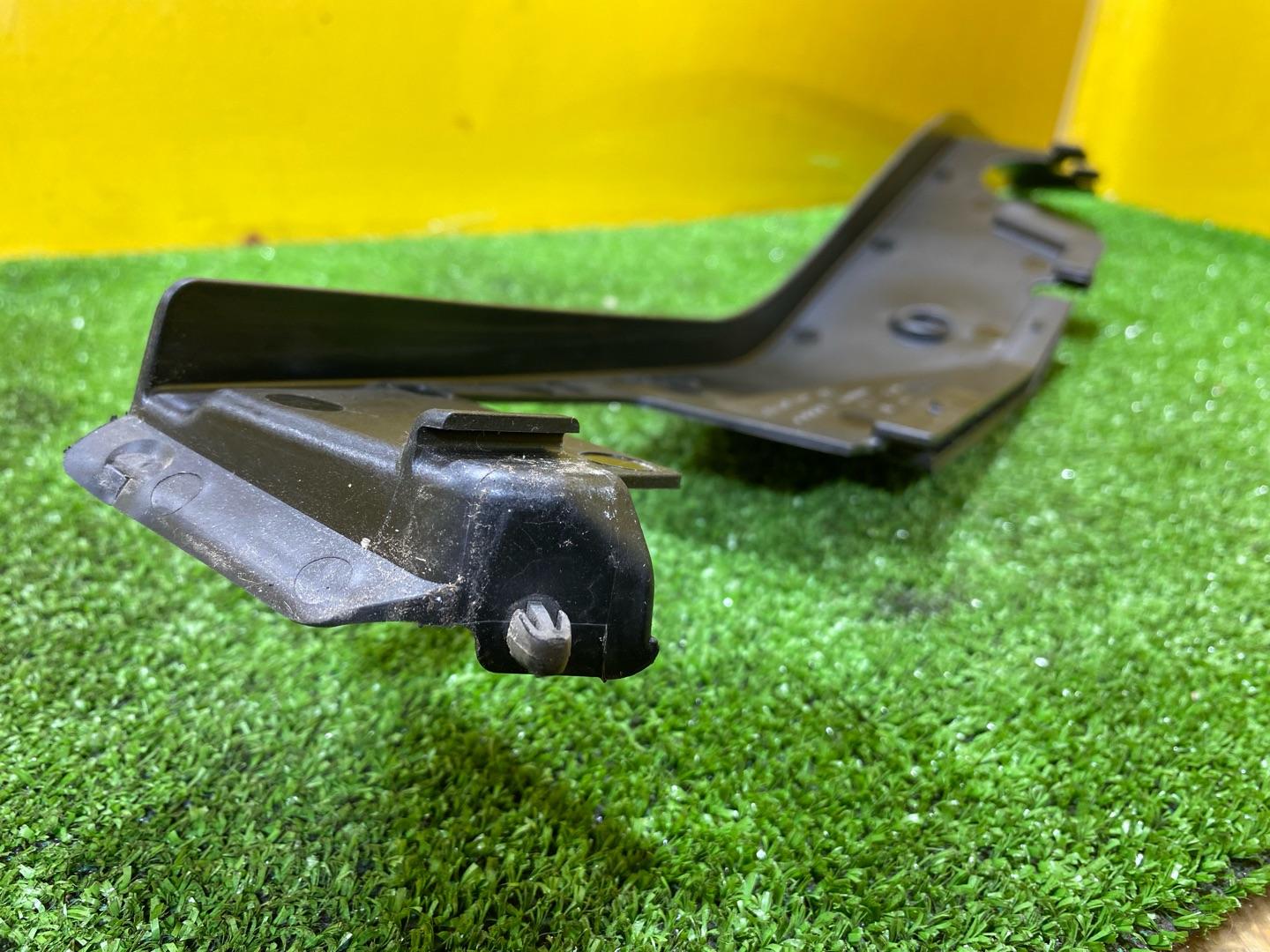 планка под капот Audi e-tron Sportback 1 поколение 2020, электро, 4KE805266 - фото №5