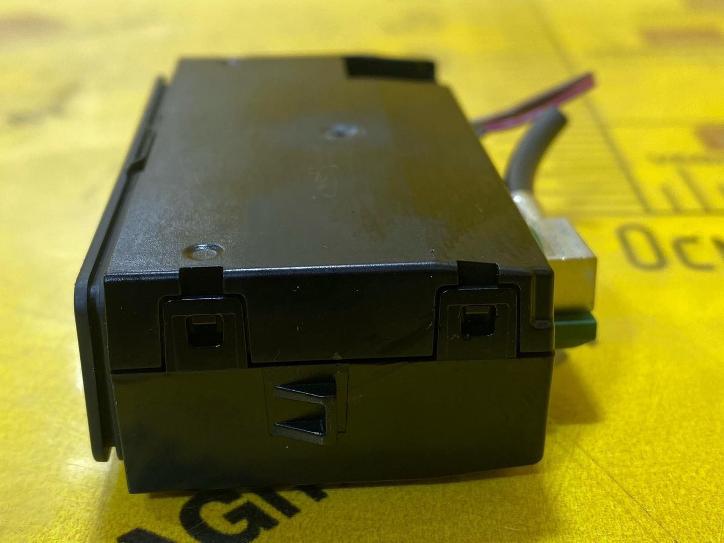 разъем AUX / USB Audi Q3 F3 2021, 2.0 л., бензин, 83A035736 - фото №7