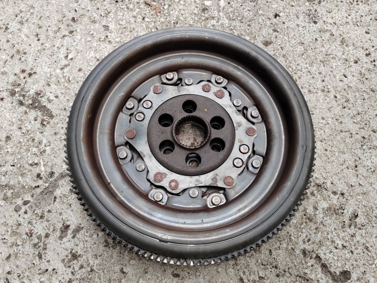 маховик Volkswagen Passat B7 2014, 2.0 л., дизель, 03L105266DF - фото №1