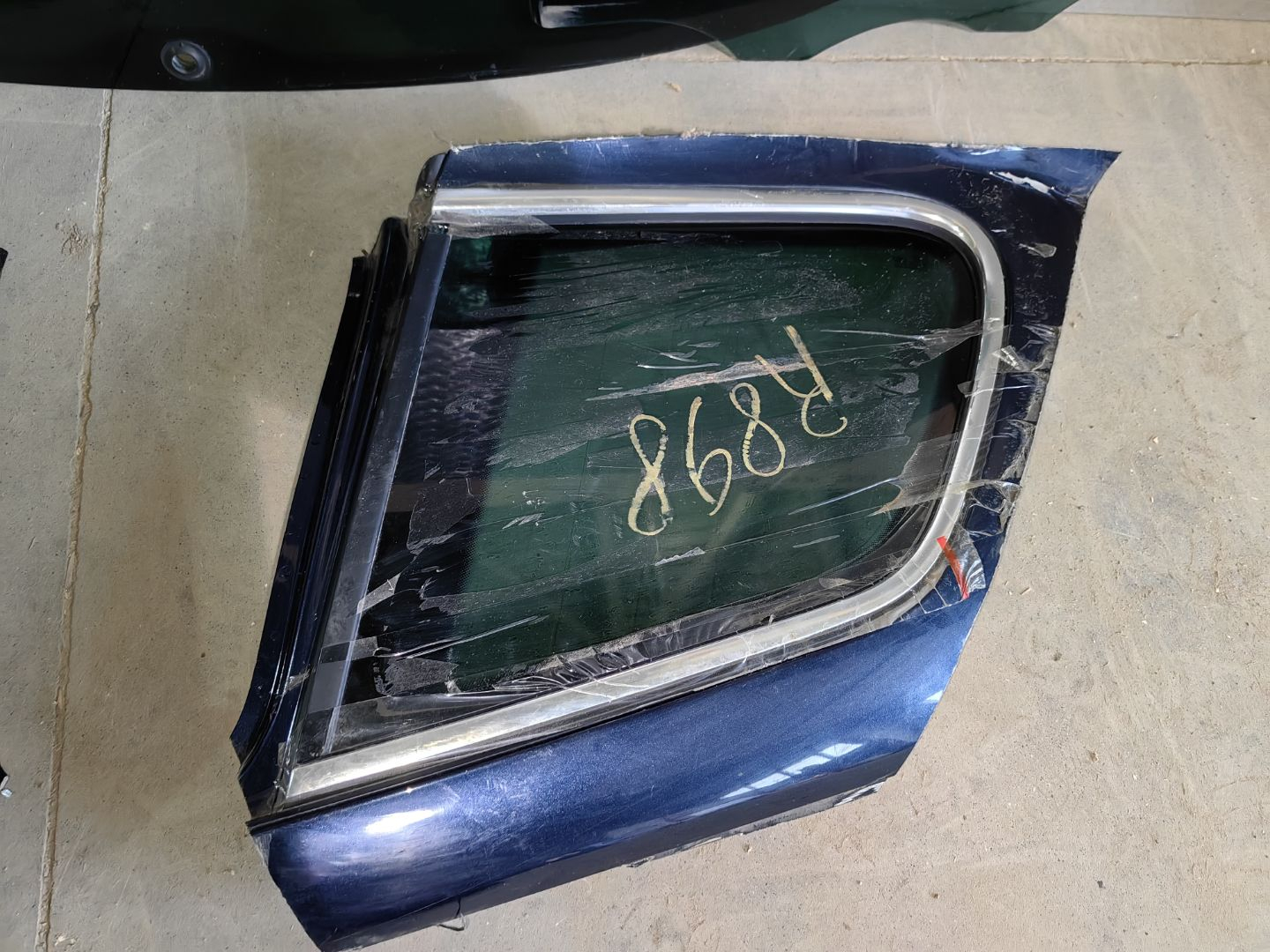 комплект задних стекол Volkswagen Touareg 2 поколение 2012, 3.0 л., дизель, 7P6845051A, 7P6845297AL, 7P6845298S, 7P6845025C, 7P6845026C - фото №6