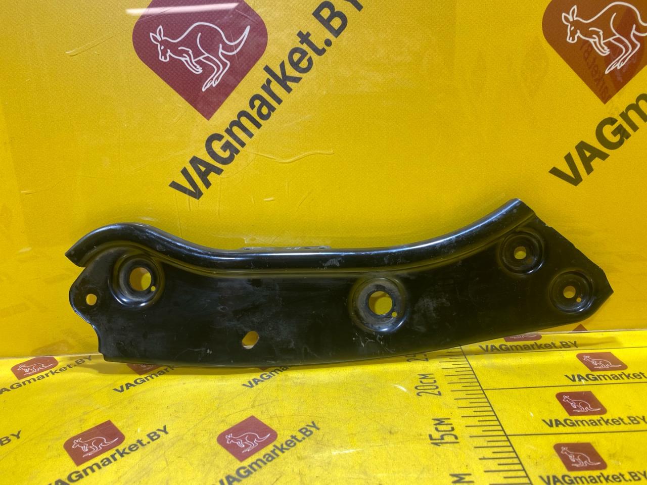 крепление фары правой Volkswagen Caddy 4 поколение 2018, 2.0 л., дизель, 1T0805932A - фото №1