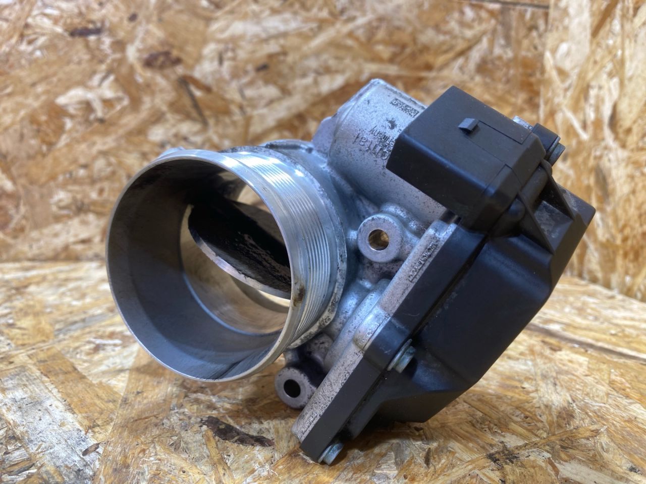 заслонка дроссельная Volkswagen Transporter T6 2018, 2.0 л., дизель, 03L128063S - фото №1