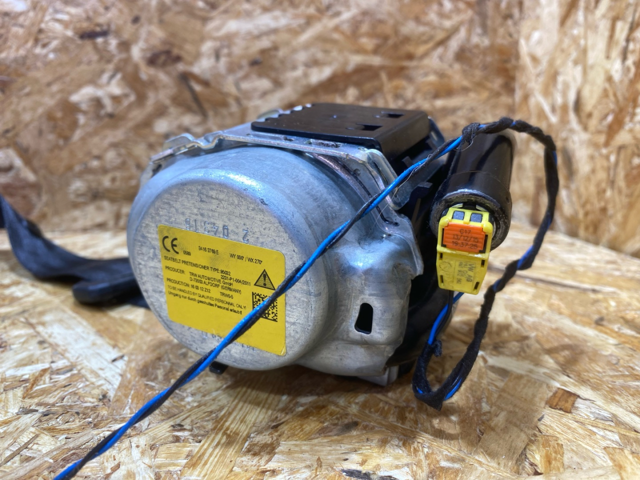 ремень безопасности Audi A4 B9 2016, 2.0 л., бензин, 8W0857805B - фото №1