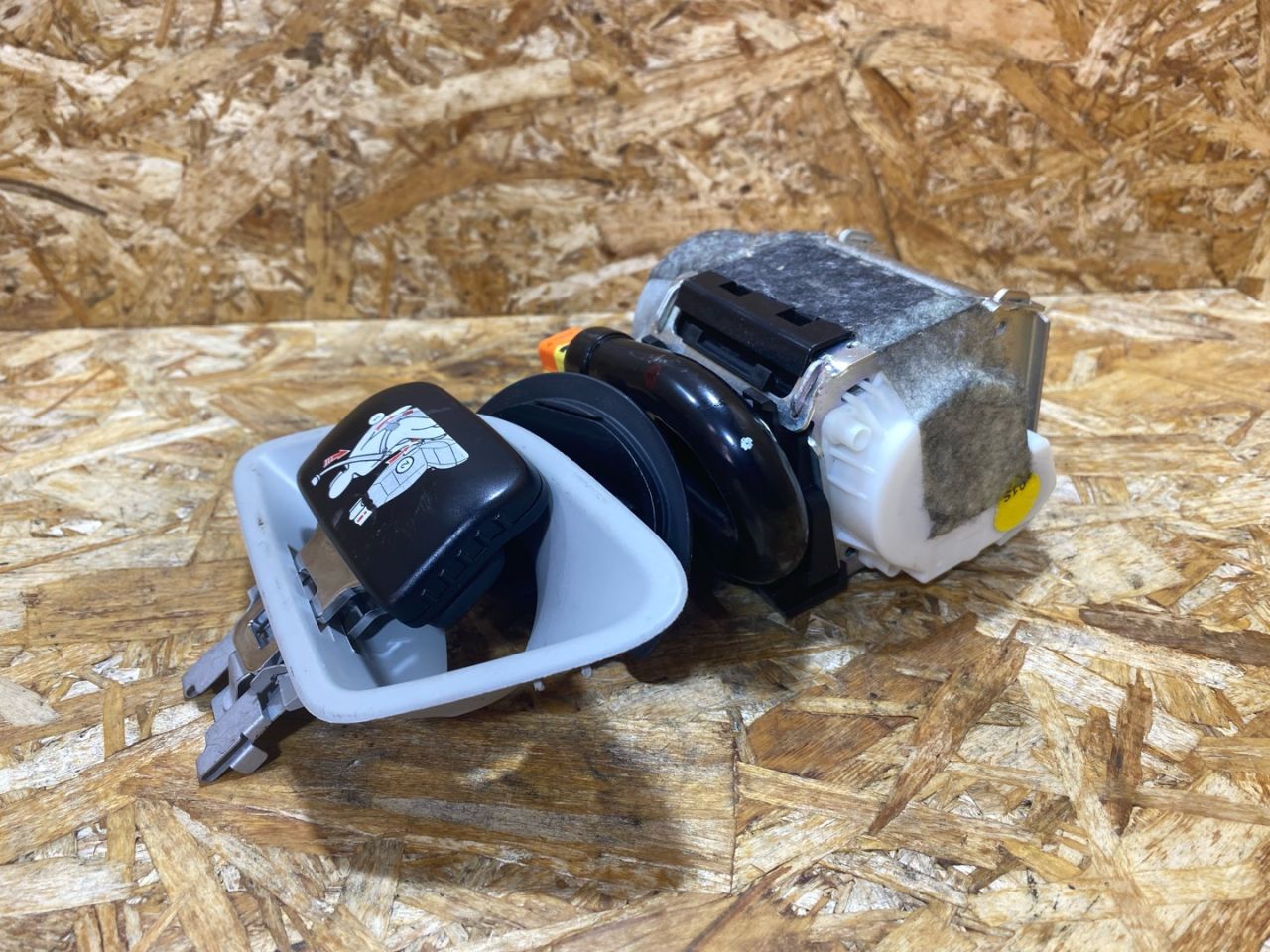 ремень безопасности Audi Q7 4M 2016, 3.0 л., дизель, 4M0857811B - фото №1