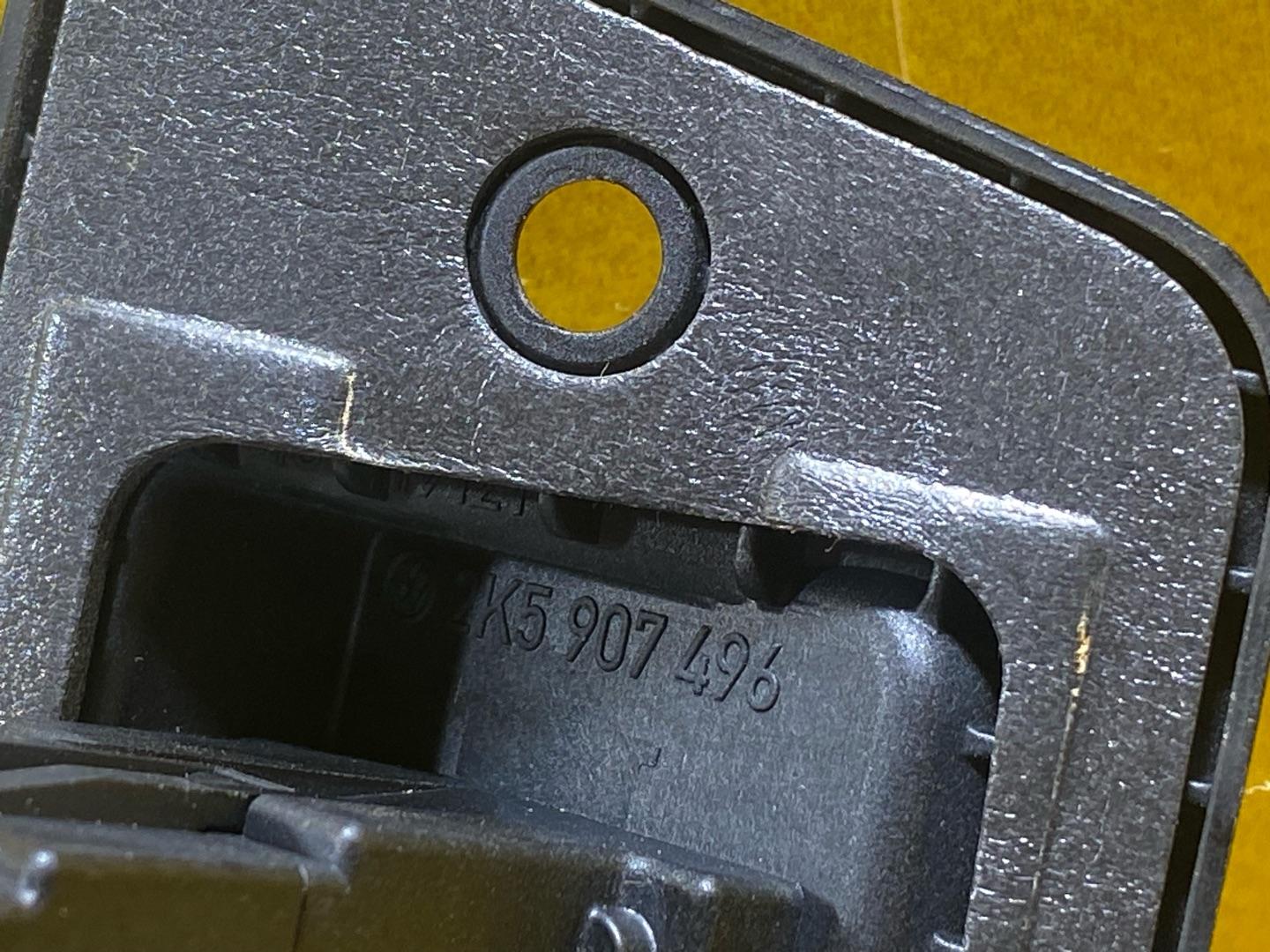 выключатель концевой (концевик) Volkswagen Caddy 4 поколение 2018, 2.0 л., дизель, 2K5907496, 2K5907438 - фото №8