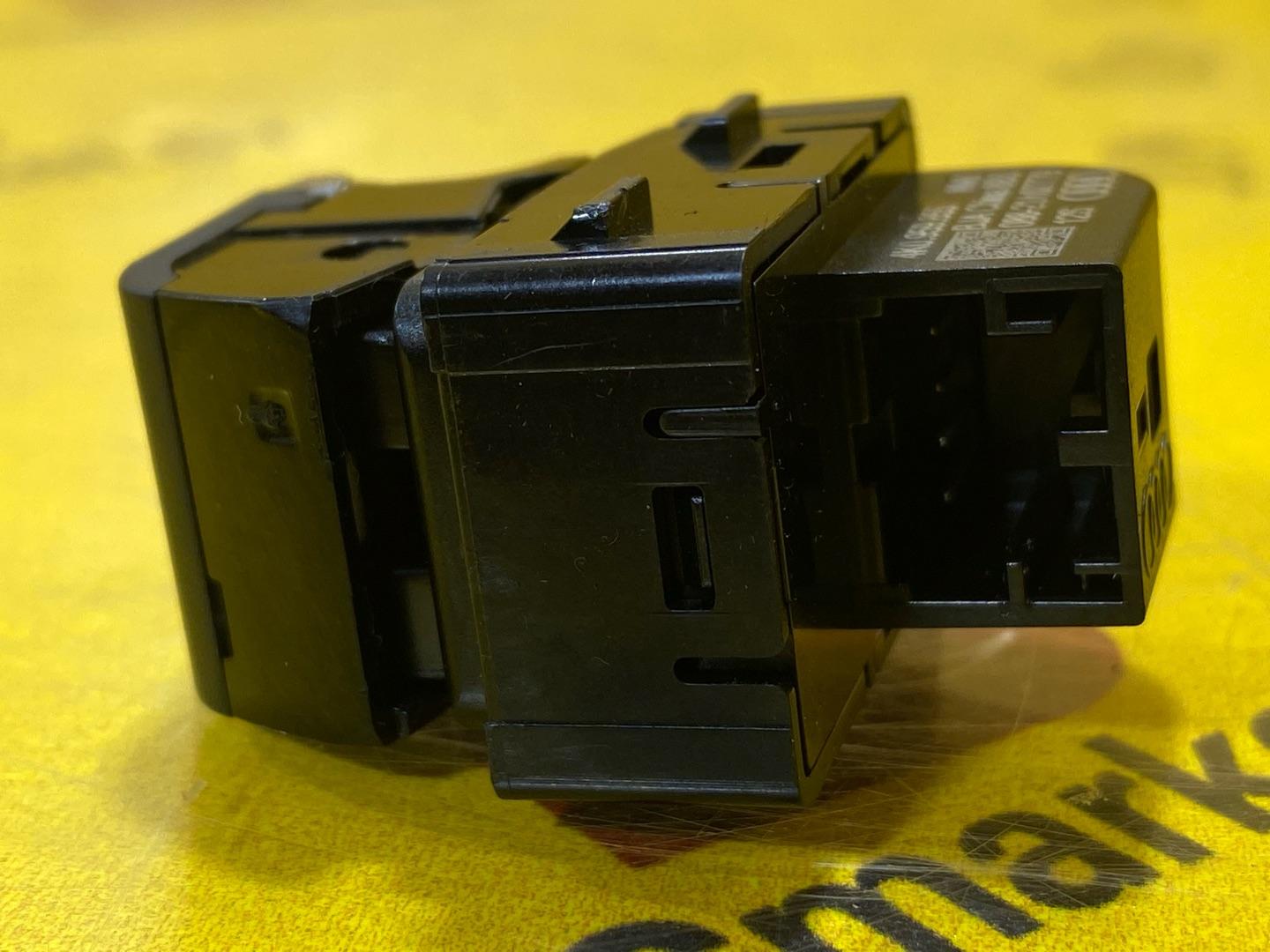 кнопка стеклоподъемника двери Audi Q3 F3 2021, 2.0 л., бензин, 4K0959855 - фото №4