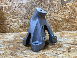 кронштейн двигателя Porsche Macan 1 поколение 2016, 3.0 л., дизель, 8K0199307BJ