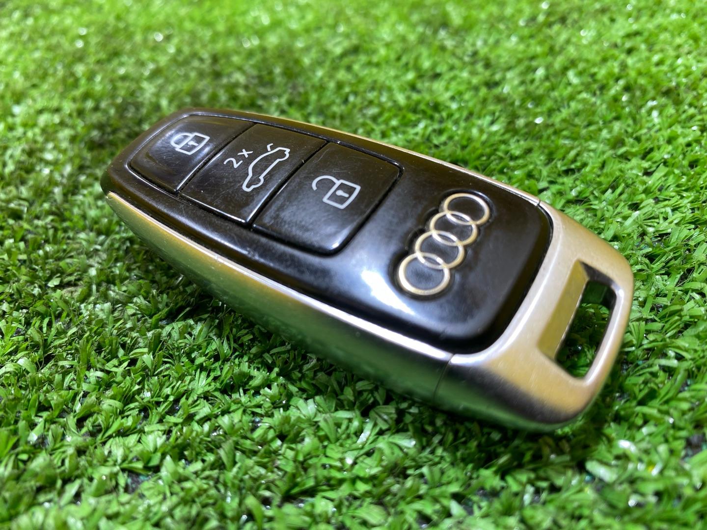 ключ Audi e-tron Sportback 1 поколение 2020, электро, 4N0959754AL - фото №1