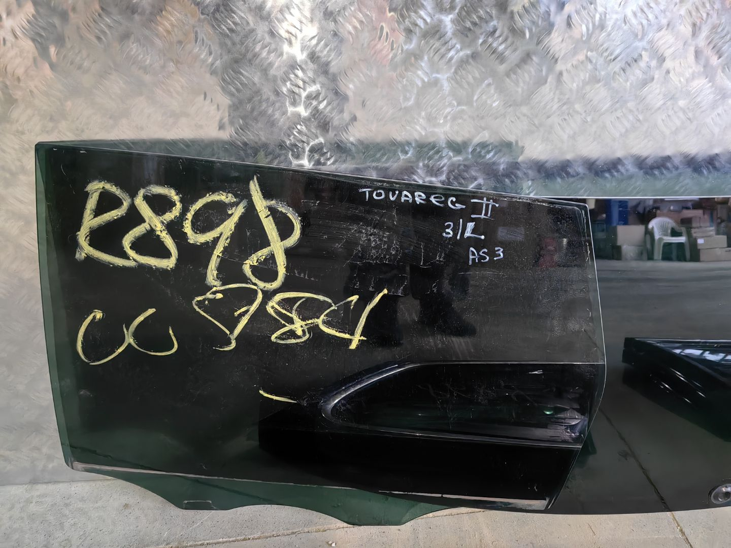 комплект задних стекол Volkswagen Touareg 2 поколение 2012, 3.0 л., дизель, 7P6845051A, 7P6845297AL, 7P6845298S, 7P6845025C, 7P6845026C - фото №2