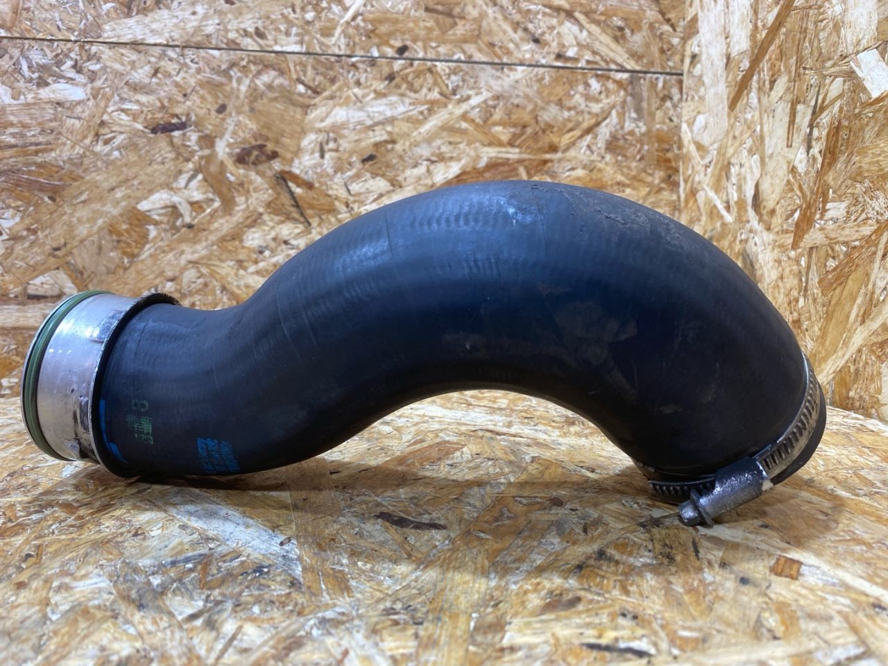 патрубок интеркулера Volkswagen Transporter T6 2018, 2.0 л., дизель, 7E0145709C - фото №1