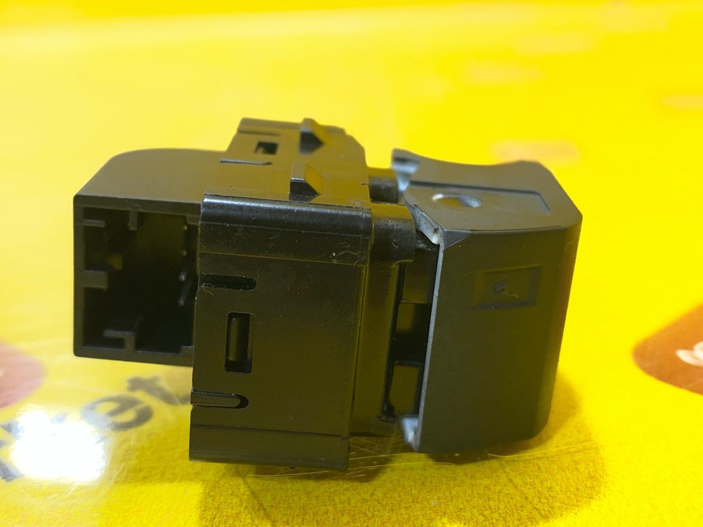 кнопка открытия багажника Audi Q3 F3 2021, 2.0 л., бензин, 83A959831 - фото №4