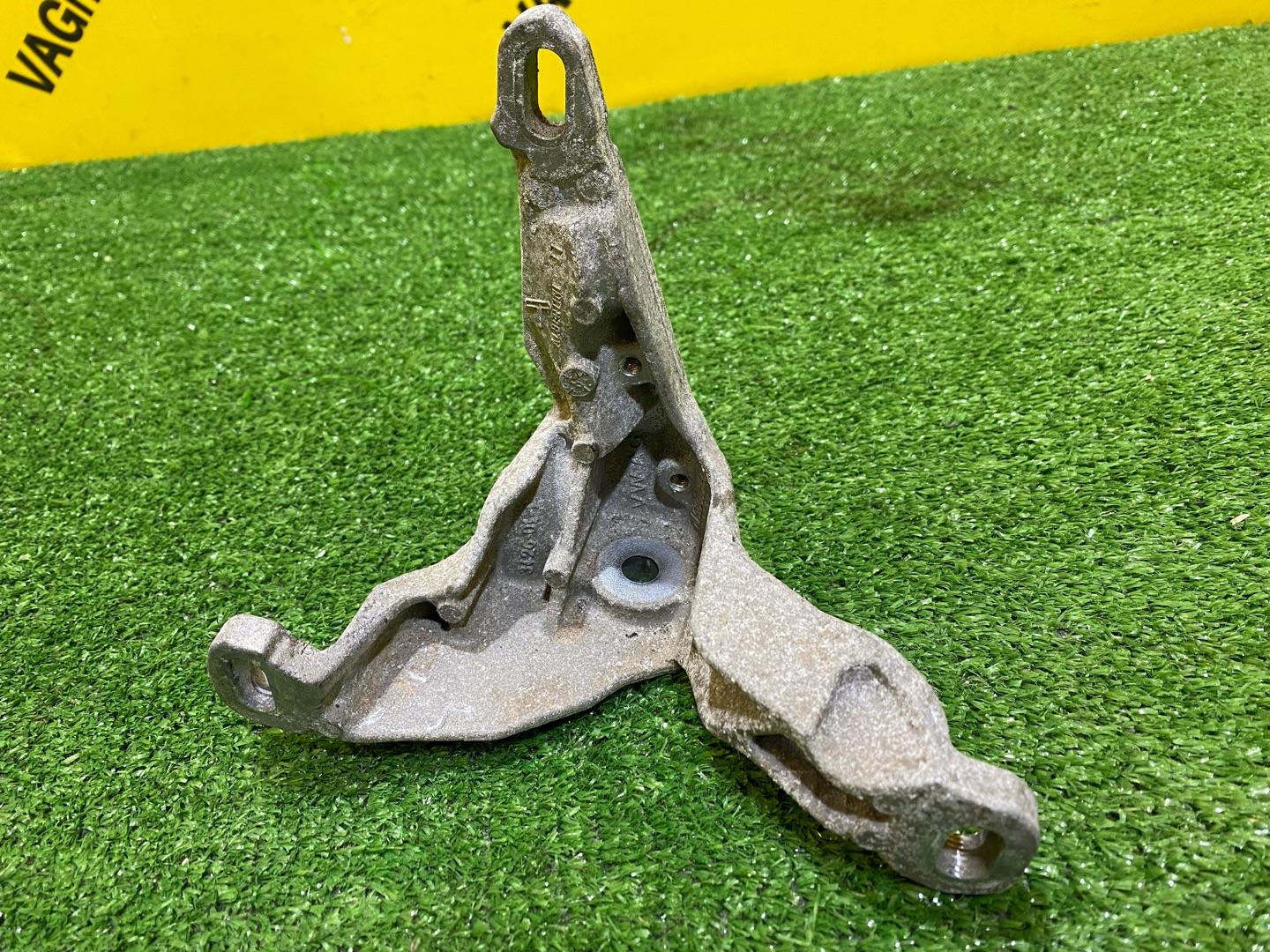 кронштейн КПП Audi A8 D5 2019, 3.0 л., дизель, 4M0399114B
