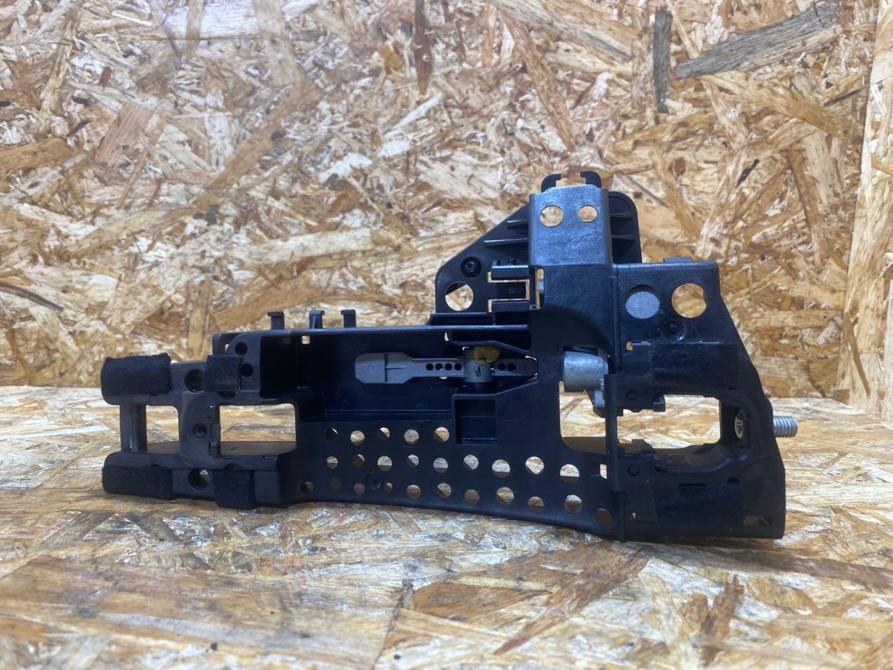 скелет ручки двери задней правой Audi Q7 4M 2016, 3.0 л., дизель, 4M0837886 - фото №1