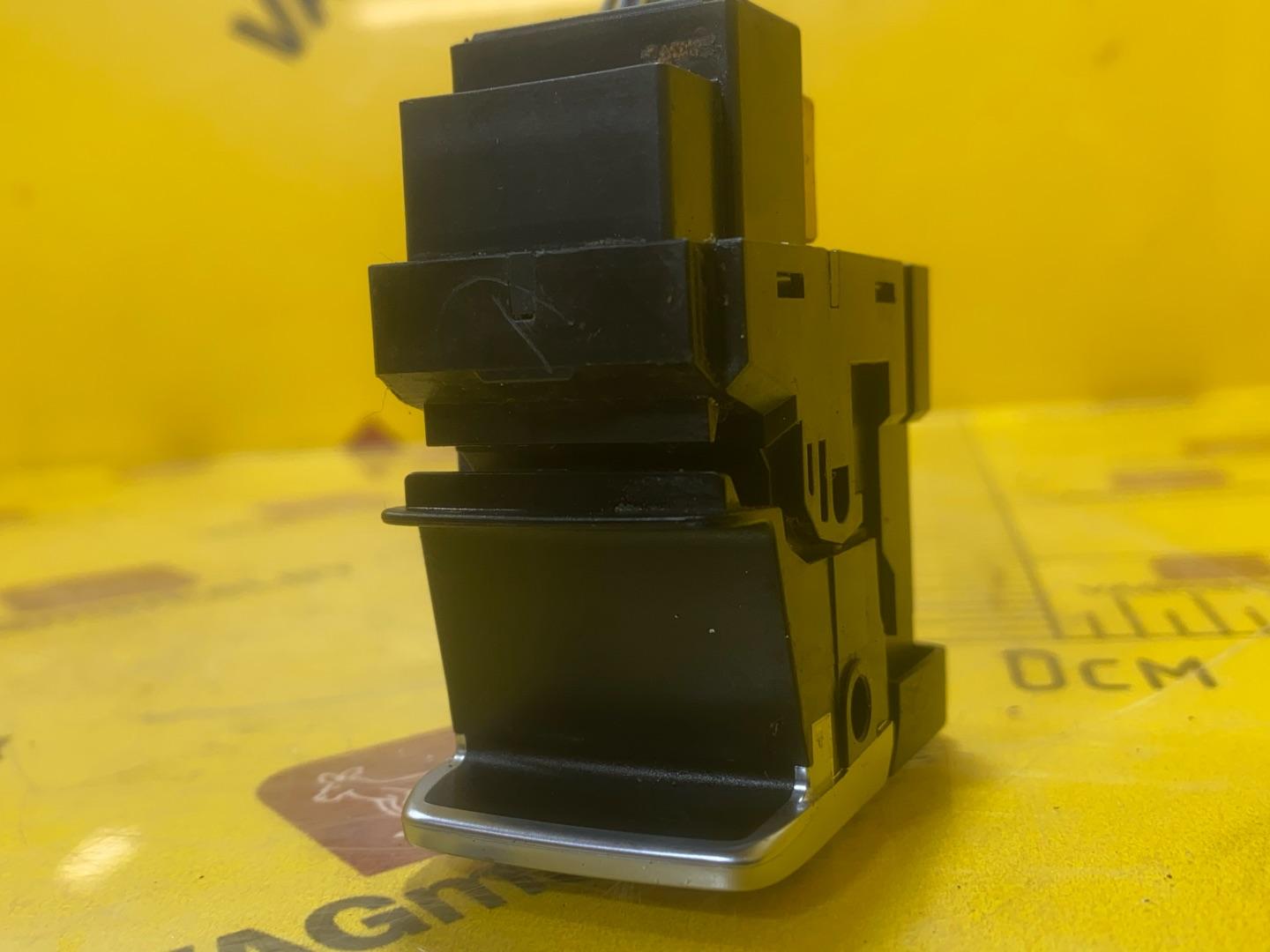кнопка ручного тормоза (ручника) Audi Q3 8U 2012, 2.0 л., бензин, 8U0927225D - фото №5