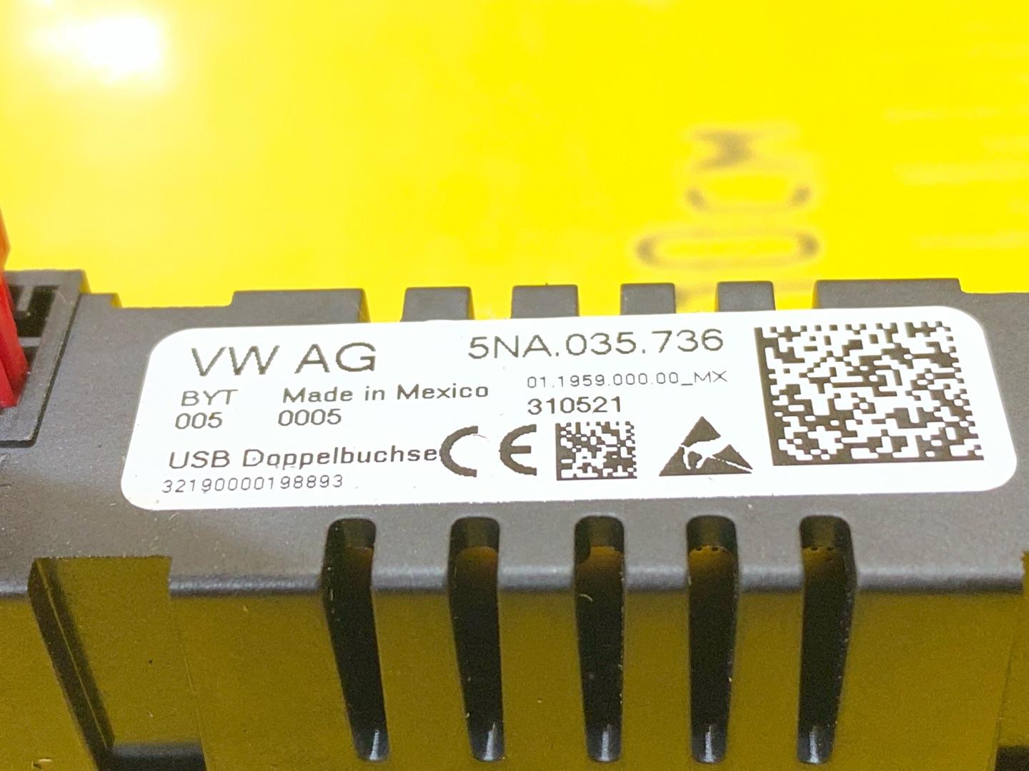 разъем AUX / USB Volkswagen Tiguan 2 поколение 2020, 2.0 л., бензин, 5NA035736 - фото №5
