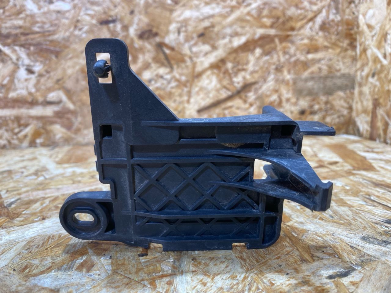 Кронштейн крепления датчика мертвых зон Volkswagen Passat B8 2016, 2.0 л., дизель, 3G5907455A - фото №1