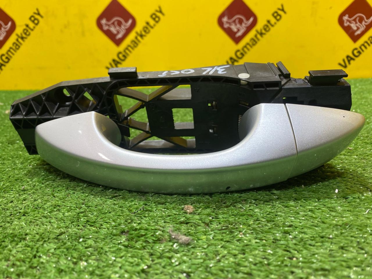 ручка наружная задняя левая Skoda Octavia 3 поколение (A7) 2016, 1.8 л., бензин, 5L0837885C - фото №1