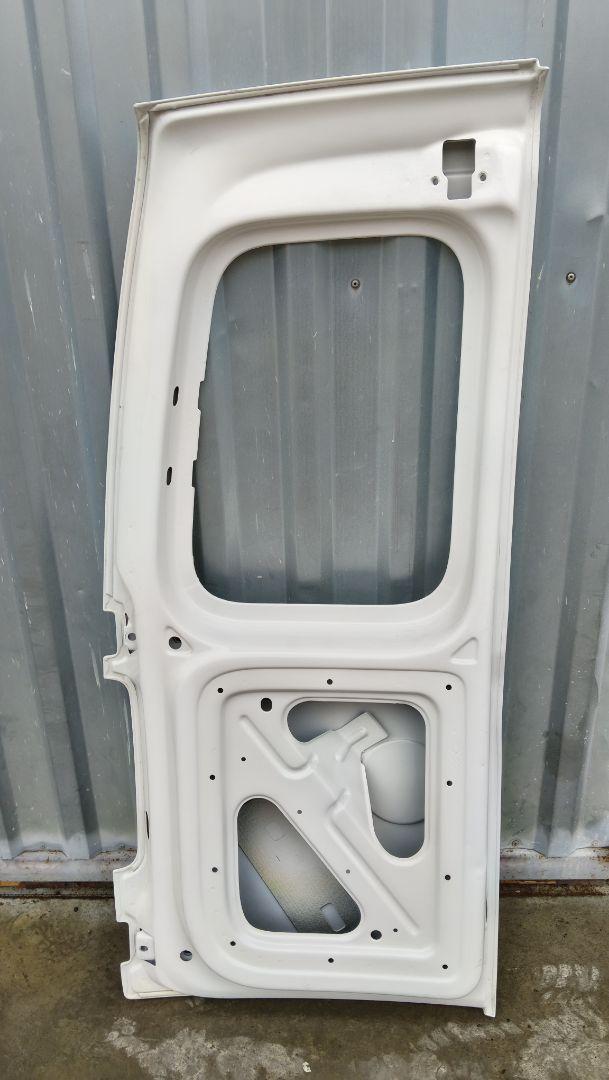 дверь задняя распашная правая Volkswagen Caddy 4 поколение 2018, 2.0 л., дизель, 2K0827092G - фото №4