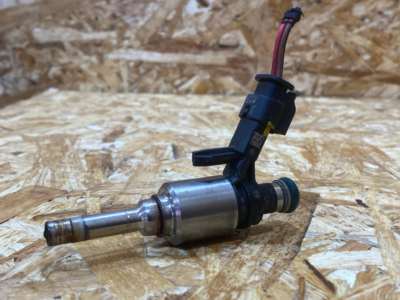 форсунка Audi A4 B9 2016, 2.0 л., бензин, 06G906036 - фото №1