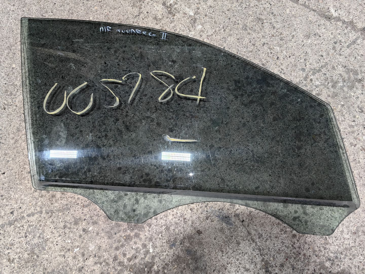 стекло двери передней правой Volkswagen Touareg 2 поколение 2012, 3.0 л., дизель, 7P6845022B