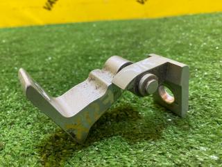 петля двери Skoda Octavia 3 поколение (A7) 2016, 1.8 л., бензин, 8K0831402B